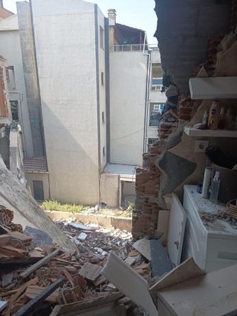 Beylikdüzü’nde kontrollü yıkım sırasında, bitişikteki binaya hasar verildi: Geldim, banyo yerinde yok