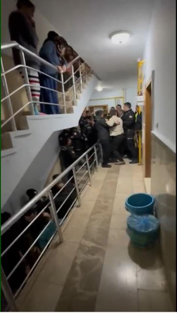 Ev sahibini dışarı atıp, kapıyı kilitleyen hırsızlık şüphelisi çilingir yardımıyla gözaltına alındı