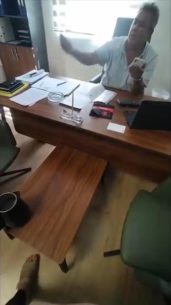 Amirinin üzerine sıcak su döktü, tutuklandı