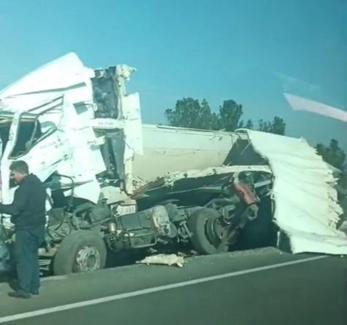 Diyarbakırda 3 aracın karıştığı kaza; 1i ağır 3 yaralı