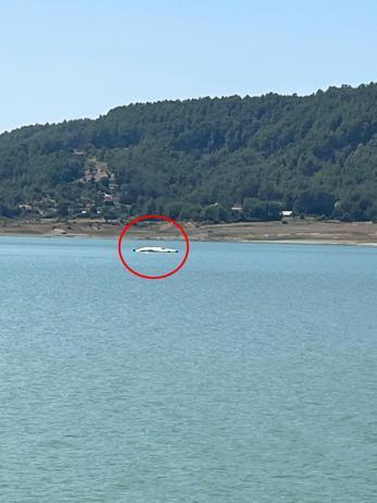 Burdurda eğitim uçağı, yangın tatbikatı sırasında gölden su alırken kaza kırıma uğradı