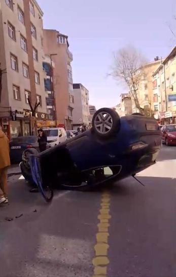 Küçükçekmece’de park halindeki cipe çarpan otomobil takla attı