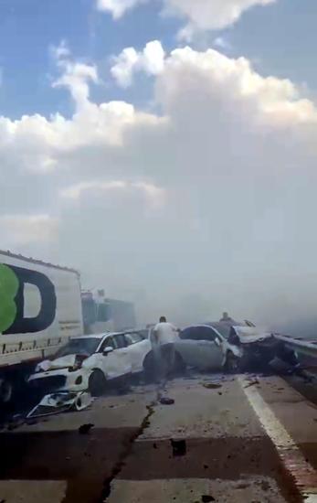 Anız ateşinden duman kaplayan TEMde zincirleme kaza: 2 ölü, 36 yaralı