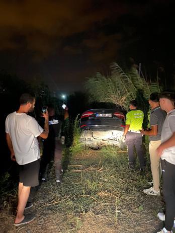 Drift yapıp, kendisini uyaranları bıçakla tehdit etti; polisin takibinde dere yatağına düştü