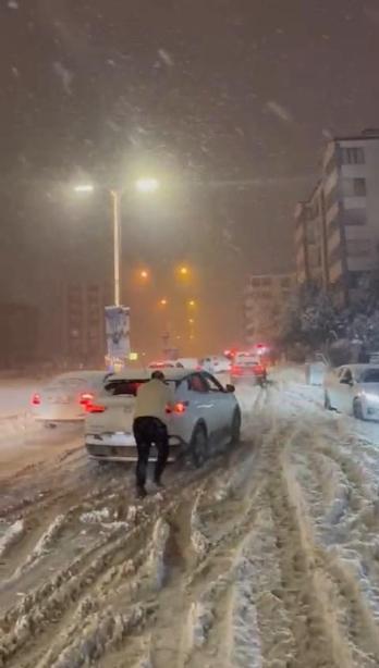 Elazığda 311 köy yolu, kardan ulaşıma kapandı