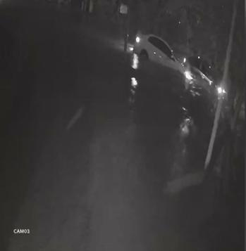 Sarıyerde yol çöktü; dereye düşen kamyon çıkarıldı