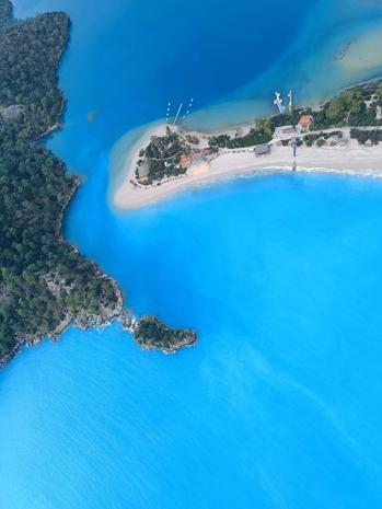 Sağanak sonrası Ölüdenizin rengi turkuaza döndü