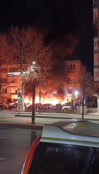 Beşiktaş’ta oto galerinin kundaklandığı sahibinin villasının kurşunlandığı anlar kamerada