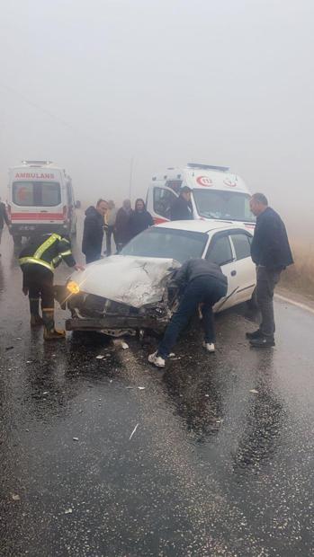 Çorumda yoğun siste zincirleme kaza; 5 yaralı