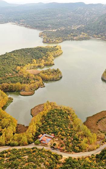 Suyu 300 metre çekilen Kovada Gölü'nün 'milli park' özelliği tehlikede
