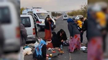 Hafif ticari araçla otomobil çarpıştı: 11 yaralı