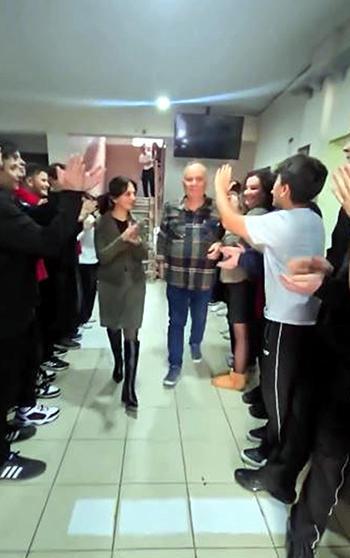 Emekliye ayrılan 38 yıllık öğretmene duygusal veda