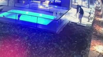 Villadan yaklaşık 12 milyonluk hırsızlık yapan şüpheliler kamerada