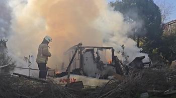 Tuzla'da gecekonduda çıkan yangın söndürüldü