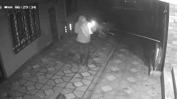 Kağıthane'de dürümcüye 'İntikam saldırısı' düzenleyen şüphelinin evinin kurşunlandığı anlar kamerada