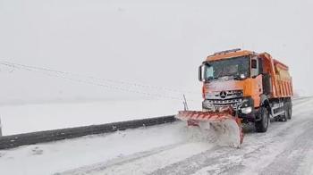 Ekipler, geçitleri ulaşıma açık tutmak için çalışıyor