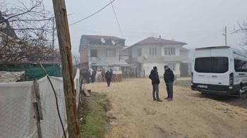 Tartıştığı arkadaşını evinin önünde vurdu