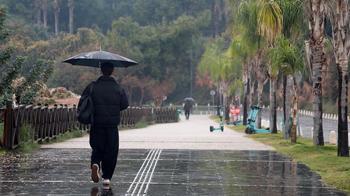 Antalya’da beklenen yağmur etkili oldu