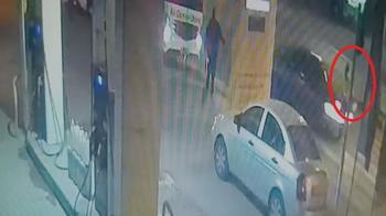 Kayseri’de otomobilin yayaya çarptığı kaza anı kamerada: 2 yaralı