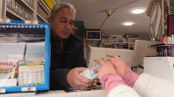 Yılbaşı öncesi Kadıköy’deki Milli Piyango bayilerinde yoğunluk