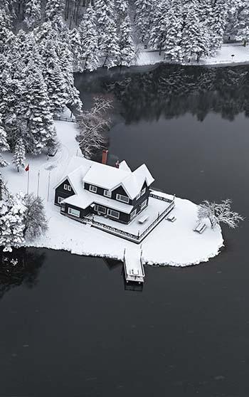 Gölcük Tabiat Parkı beyaz örtüyle kaplandı