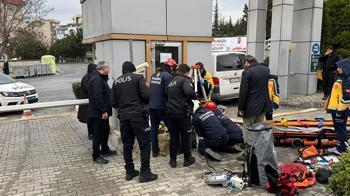Beylikdüzü'nde rögara düşen işçiyi itfaiye kurtardı
