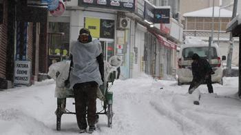 Van'da 287 yerleşim yeri ulaşıma kapandı; kar kalınlığı 30 santime ulaştı