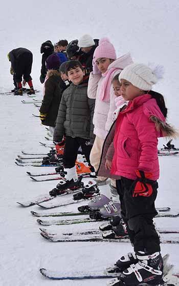 Bitlis’te öğrencilere kayak eğitimi