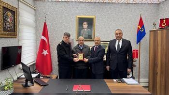 70 milyon TL'lik mal varlığını Jandarma Asayiş Vakfı'na bağışladı