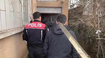 Cezaevinden çıktıktan sonra balkondan girdiği evde yaşayan şüpheliye polis baskını