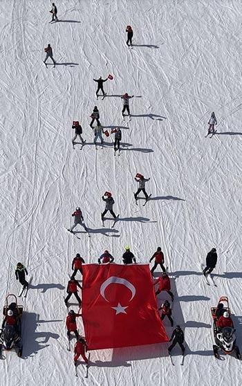 Denetimli serbestlikten yararlanan 13 çocuğa kayak eğitimi verildi