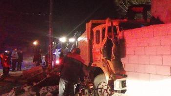 Iğdır’da kamyon eve girdi; 1 yaralı