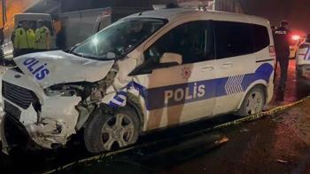 Sultanbeyli'de polis aracının karıştığı kazada 2'si polis 3 kişi yaralandı