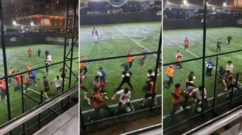 Boksörler halı sahada hem antrenman yaptı hem de futbol oynadı