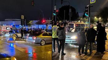 Bursa'da otomobil yayalara çarptı: 1 yaralı