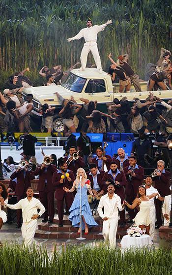 Trump, Super Bowl'un devre arası şovuna tepki gösterdi