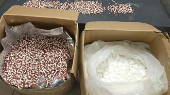 İzmir'de 104 bin 40 adet uyuşturucu sentetik ecza ele geçirildi