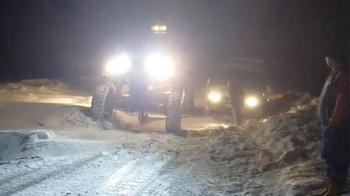 Tipi nedeniyle yolda mahsur kalan 30 kişi kurtarıldı; okullara 1 gün ara verildi