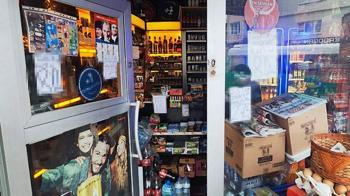 İçki fiyatlarını camlarına asan büfe işletmecisi hakkında tutanak