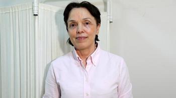 Kendi kendine muayene hayatını değiştirdi; erken tanı ile meme kanserini yendi