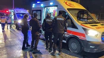 Avcılar D-100'de otomobil minibüse çarptı: 2 yaralı