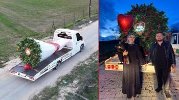Oto kurtarıcı üzerine yerleştirdiği dev buketle evlilik teklifi etti