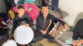 Gaziantep'ten Avcılar'a gelip 43 yıldır ramazan davulu çalıyor; geleneği torunu sürdürüyor