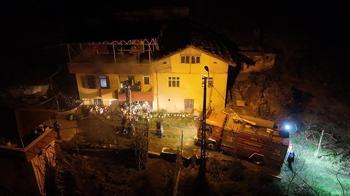 İki ayrı mahallede yangın; ev ve odunluk küle döndü