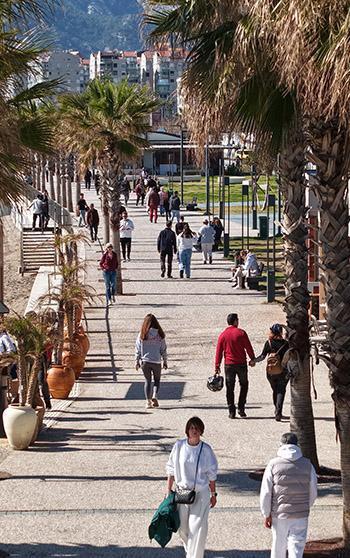 Antalya'da güneşi gören sahile koştu