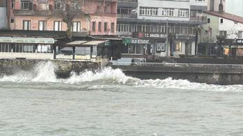 Amasra'da fırtına; dalga boyu 2 metreye ulaştı