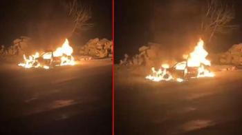 Kozan-Feke Karayolunda otomobil alev alev yandı