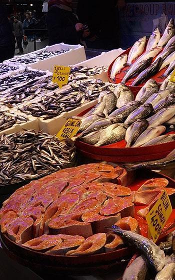 Ramazanda balık tezgahlarında hamsi ve istavrit bereketi