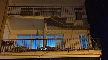 Üsküdar’da balkonu çöken 4 katlı bina tahliye edildi