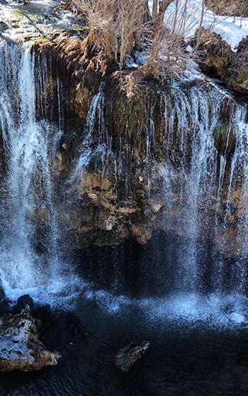 Karların erimesiyle Değirmenaltı Şelalesi coştu